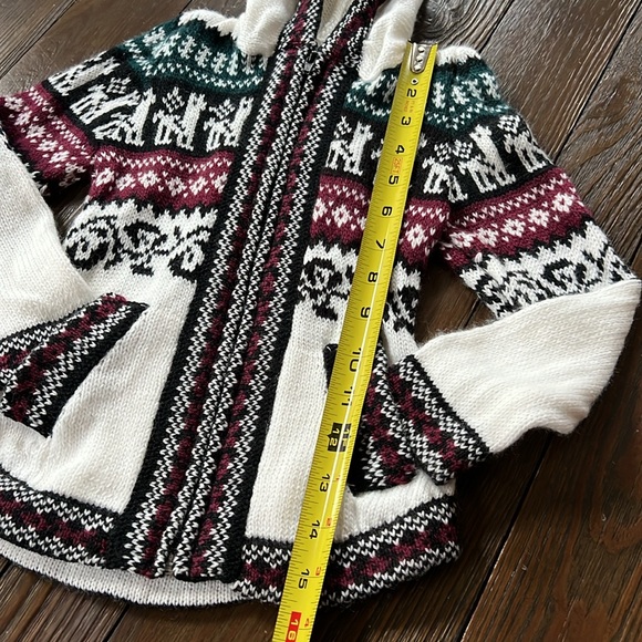 Adorable little girls, zipper hooded cardigan with llamas ￼SZ 4-5 - Picture 10 of 11